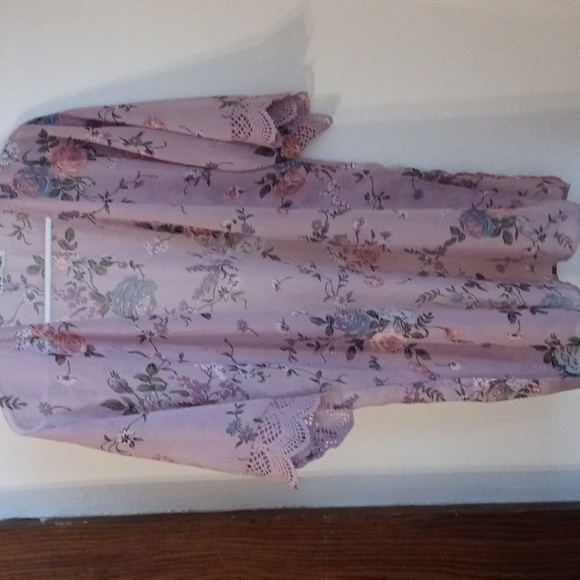 Wallflower cover up - Picture 2 of 4